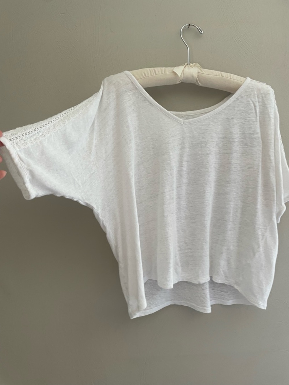 Garnet Hill White V-Neck Linen-Blend Short Sleeve Top - Picture 2 of 6